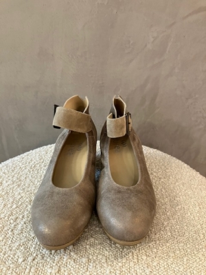 taupe bruin