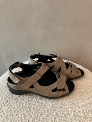 7376 219 K TAUPE  bruin