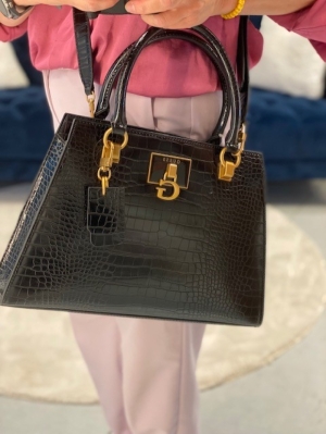 stephi girlfriend satchel blac 