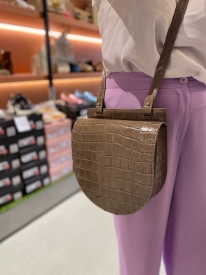 single saddle pure taupe croco taupe