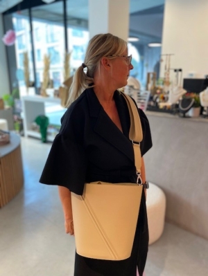 bucket bag beige beige
