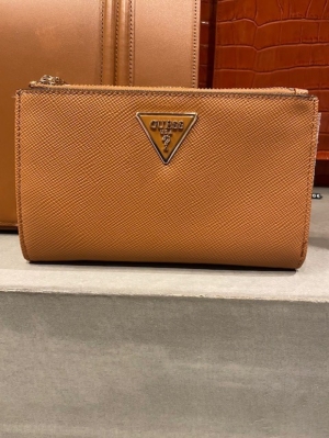 portemonee guess light cognac bruin logo