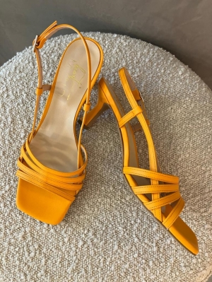 severine low orange oranje