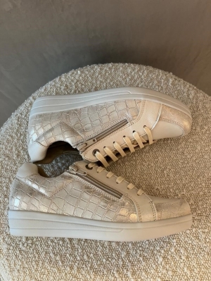 alia off white beige
