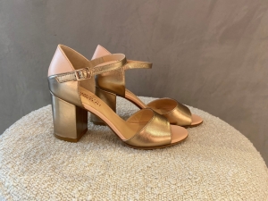 flora shiny rose roos