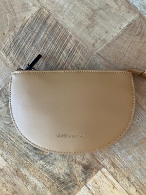 mondoto half moon wallet acorn bruin