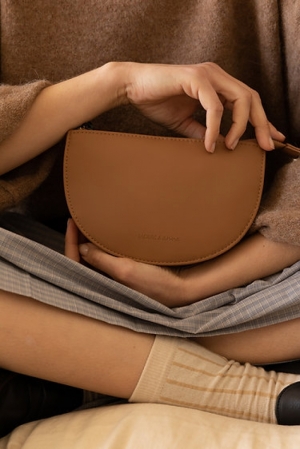 mondoto half moon wallet acorn bruin