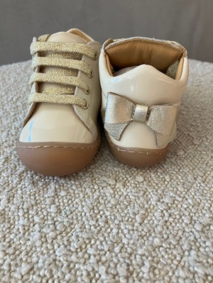 charol beach titi caramelo beige