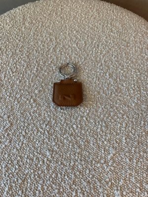 auto key ring cognac