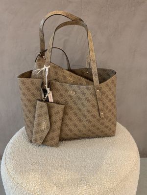 Brenton tote bruin
